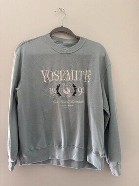 Abercrombie & Fitch Yosemite Embroidered Crewneck Size M